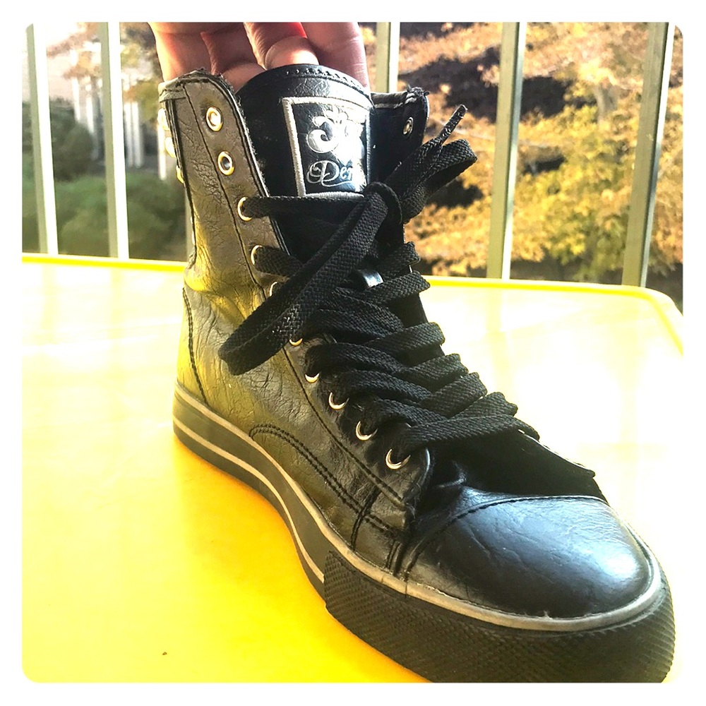 Women’s Dereon Sneakers 7.5